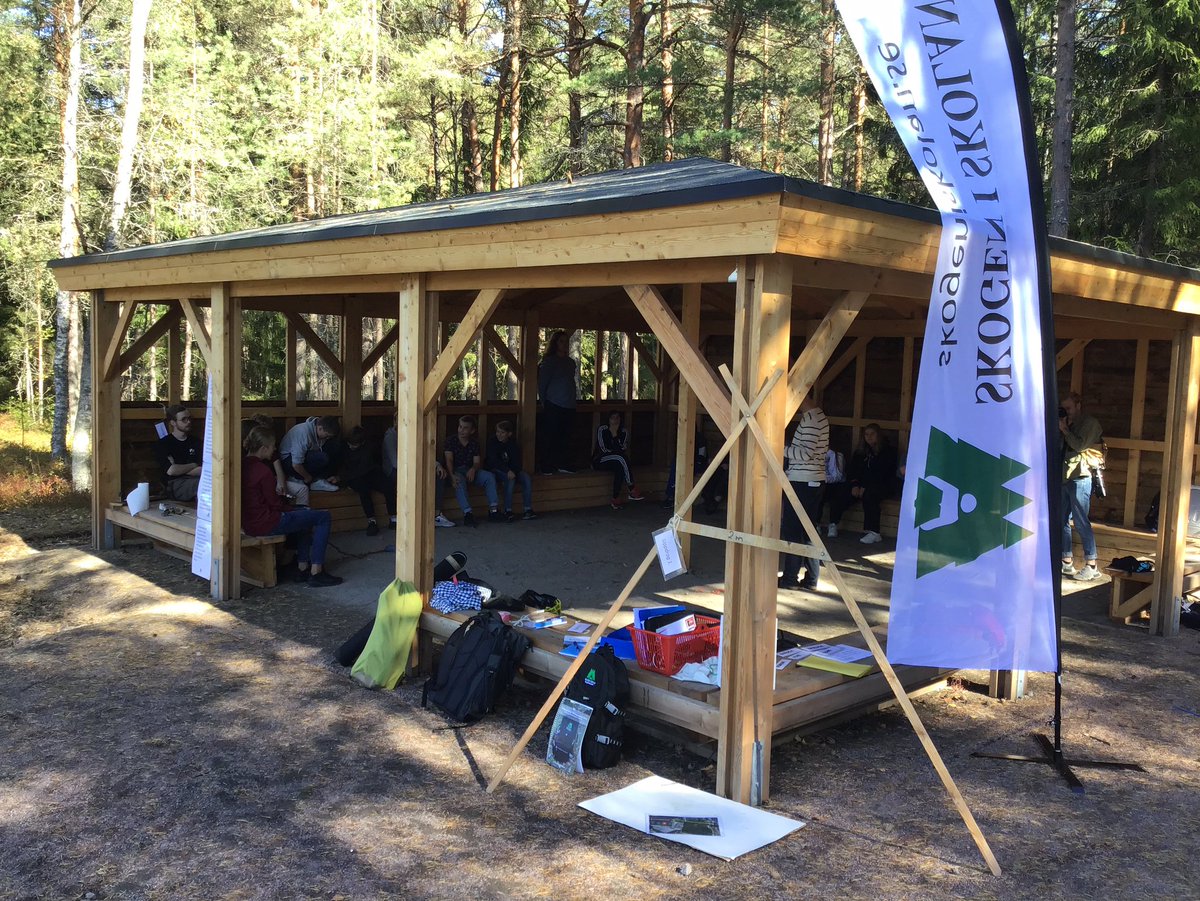 Skogsdag åk 8 Hammarlunden 7-9 Hammarö i Värmland.
Skogen i Skolan uppdrag Teknik, Mattematik och skogliga yrken. Genomgång och information i nya Uteklassrummet.