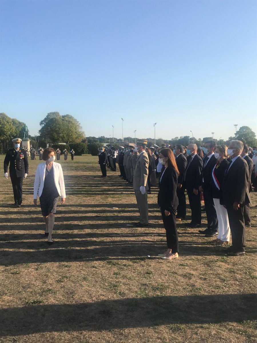 npouzyreff78's tweet photo. La ville de @StGermainLaye à nouveau honorée par la venue de Mme la ministre @florence_parly hier au camp des Loges afin de présider la cérémonie de remise de fanion au groupement de soutien de la base de défense d'Île-de-France. Fière pour le #GSBdD
➡️ Représentée par @pfdegand https://t.co/a6WNjc5EI9