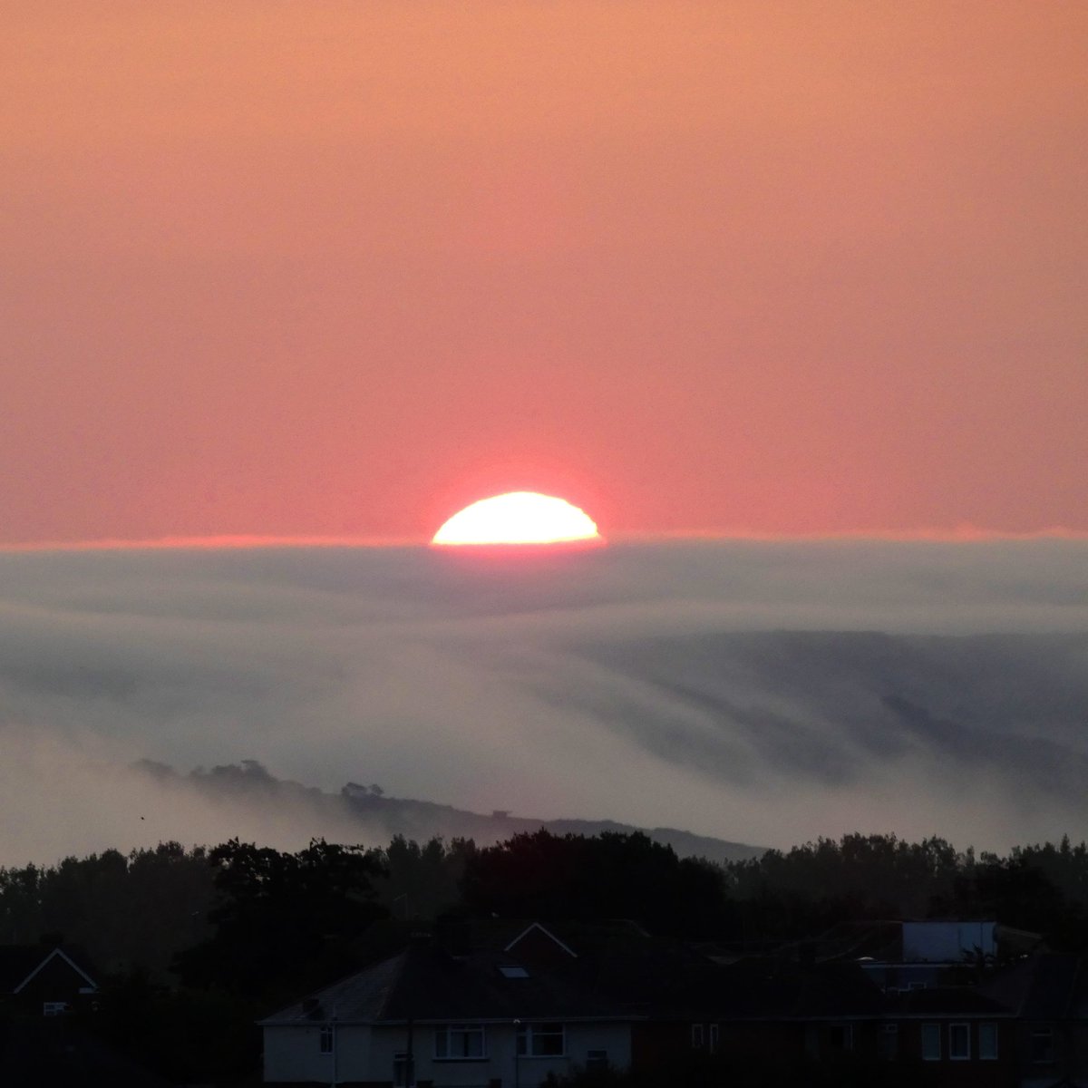 btb1956's tweet photo. Misty sunrise #Dorset #Weymouth https://t.co/Z8QUyGgT9N