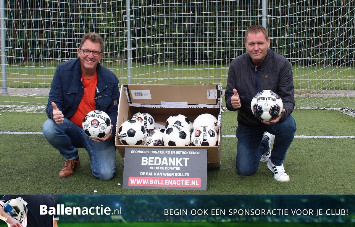 ballenactie's tweet photo. ⚽️ @BroeksterBoys heeft vijftien gloednieuwe @_derbystar-wedstrijdballen bij elkaar gespaard. Goed gedaan allemaal en laten we hopen dat ze vaak het net zullen vinden dit seizoen! 👊🏼

➡️ Ook meedoen aan de #Ballenactie? Meld jouw club aan via https://t.co/1AY0X5g8hp. https://t.co/L1Fj8NANSy