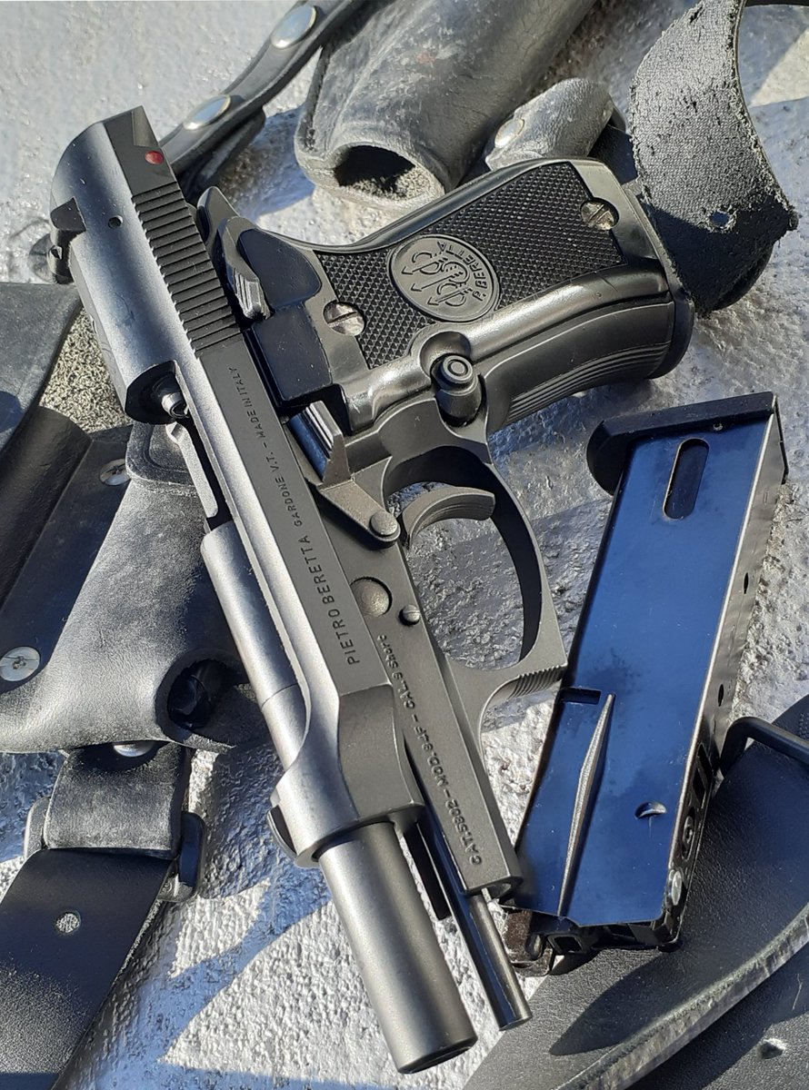 「昔から欲しかったWAのベレッタM84を中古でお迎えしました やっぱり小さな拳銃は」みけらんのイラスト