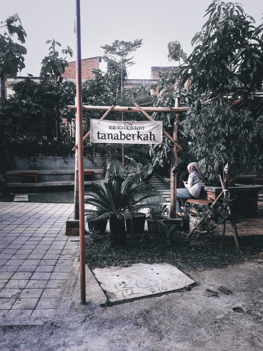 windasaaari's tweet photo. Sinio rek,enak pol gae leyeh"
Sangat unik tempat e hehe sampe aku terkejut,ada tempat selucu ini dan baru tau☹
#nyambungroso
@tanaberkah https://t.co/53A86YDqmE