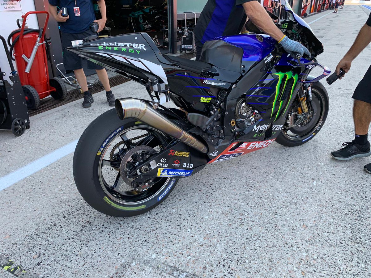 DeLasRuedas's tweet photo. Acaba de salir @ValeYellow46 , en los test de hoy en Misano, con esta aberración de tubo de escape, espero que por lo menos les funcione lo que sea que están probando. #MotoGP #MisanoTest #ByFonso https://t.co/mkD6KSFq82