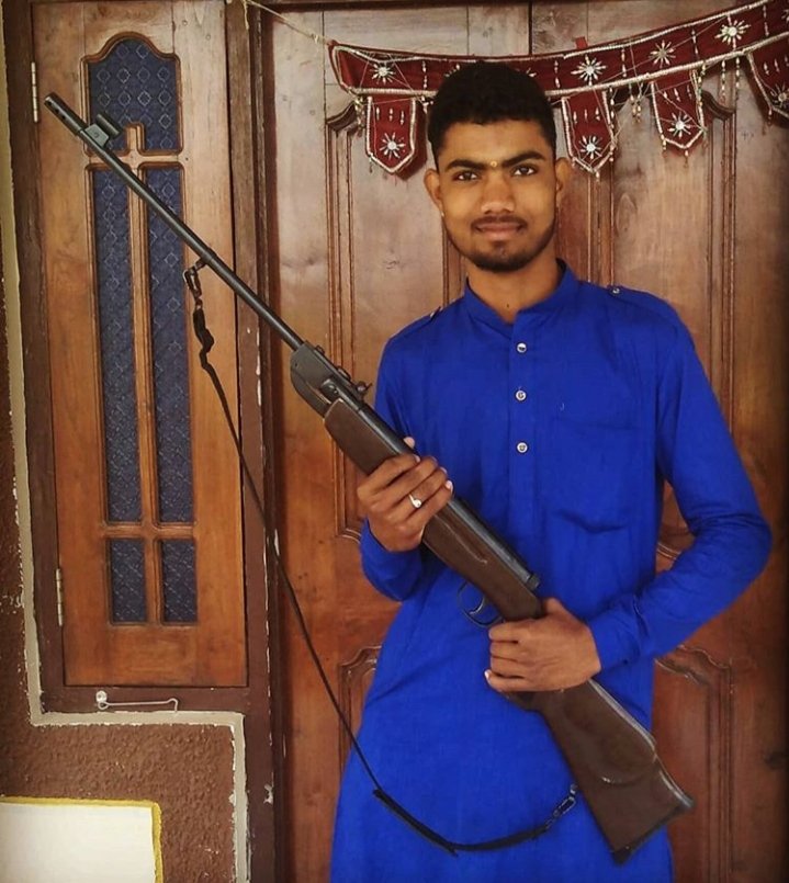 🌹🌹अनमोल मोती🌹🌹
       🙏🏻🙏🏻🙏🏻
  🌼🌸🌼🌸🌼🌸🌼
*हमेशा जोड़ने की कोशिश कीजिये तोड़ने की नहीं* 

*संसार में सुई बनकर रहिये कैंची बनकर नहीं*

*सुई दो को एक करती है और कैंची एक को दो कर देती है*

         🌞।।सुप्रभात।।🌞
 🍁🌴।जय श्री कृष्णा।🌴🍁