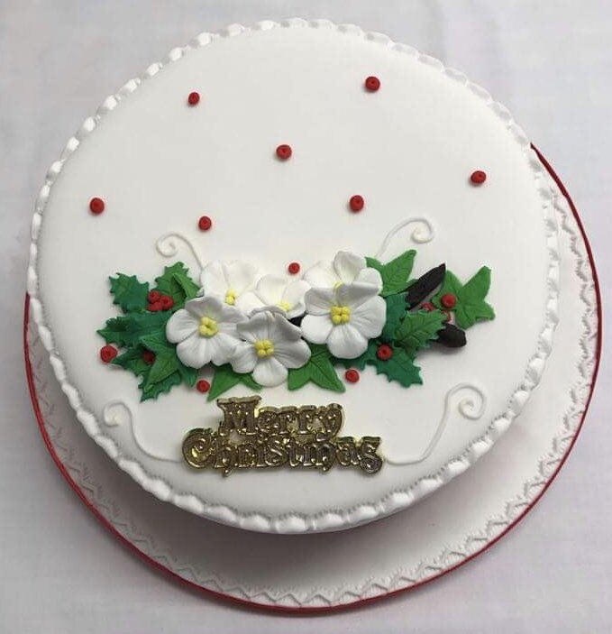 FridayCakes's tweet photo. 🎅🏻Christmas cake orders now being taken 🎅🏻 Cakes are baked in October and matured &amp; decorated before delivery in December 🚚 See our Facebook page for details 😊 https://t.co/nIlrzN2EMQ