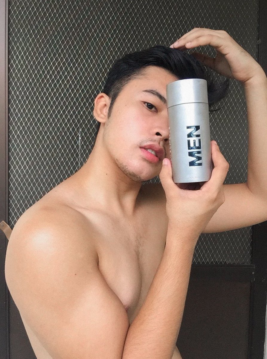 imjohndizon's tweet photo. Carrolina Herrera 212Men is now my signature scent for this year. This spicy masculine fragrance makes me feel elegant, confident and mysterious. 🤩 if your looking for a good fragrance then checkout 👉🏻 Bottles and Boxes Co. Thank you so much! 💙
#menperfumes
#itsallaboutmen https://t.co/vzV2oN8BPw