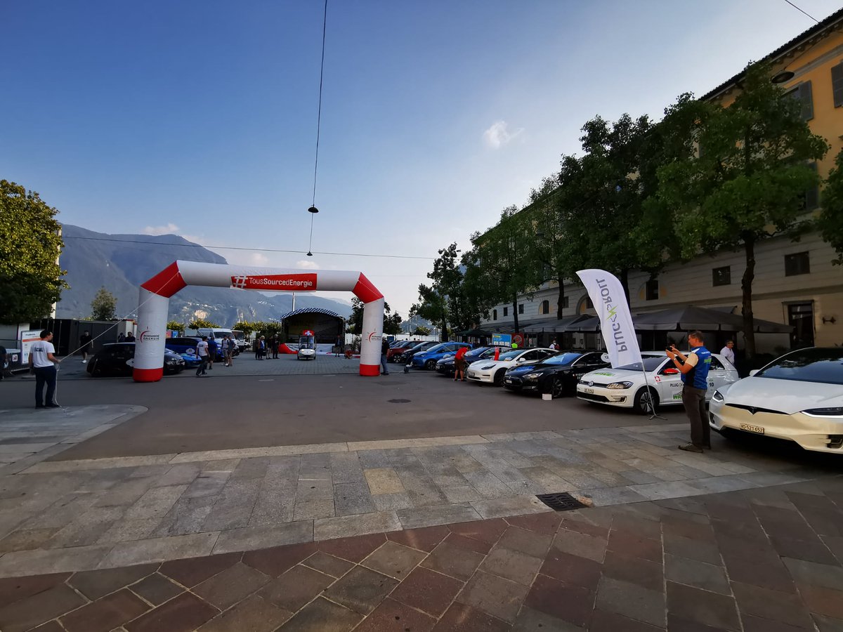 Plugn_Roll's tweet photo. Tag 3 #wavetrophy - Morgens über den Julierpass, nachmittags über den San Bernardino bis nach Lugano. 241 km schönste Landschaft und mittendrin das Team von PLUG'N ROLL. https://t.co/ixfsriiOaj