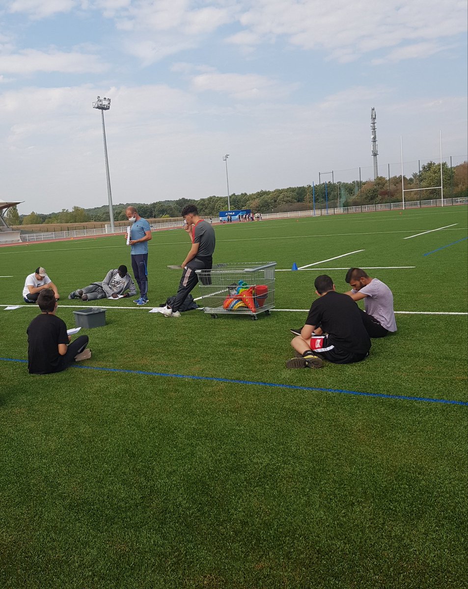 DSDEN31's tweet photo. Visite au lycée de Tournefeuille #ecoleinclusive. Des parcours d'élèves réfléchis au service de leur réussite et de leur épanouissement. Un dispositif Ulis pleinement intégré dans la voie professionnelle avec des équipes mobilisées. @dasen_sieye @PhDestable @MostafaFourar https://t.co/YHjLJqcsBR