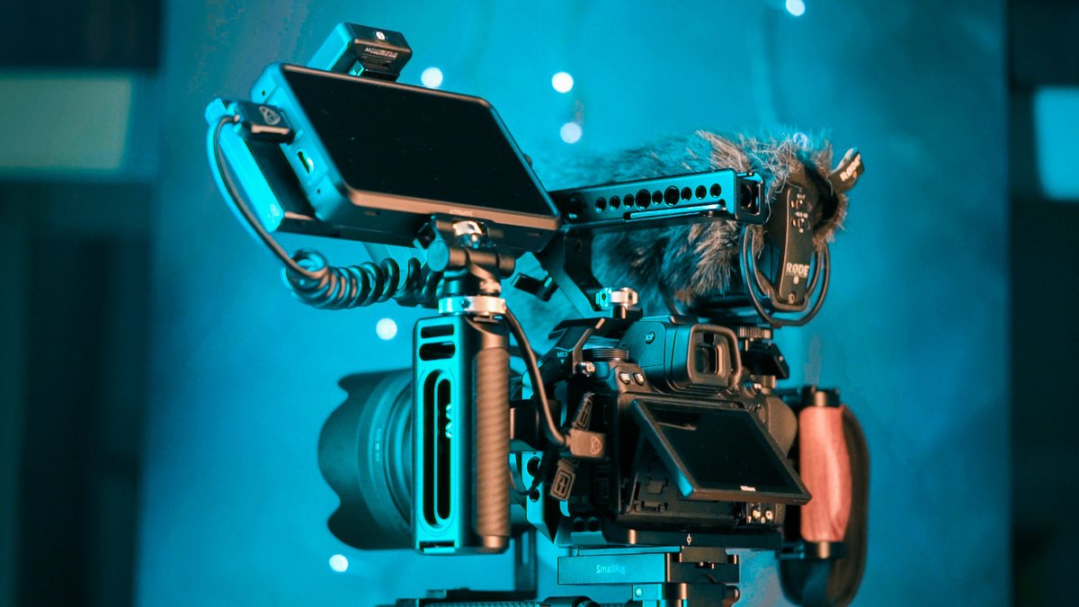 Full run down of my Nikon Z6 video rig.

youtu.be/7nLYhRpe16E

#nikonz6 #nikonz6videorig #smallrig