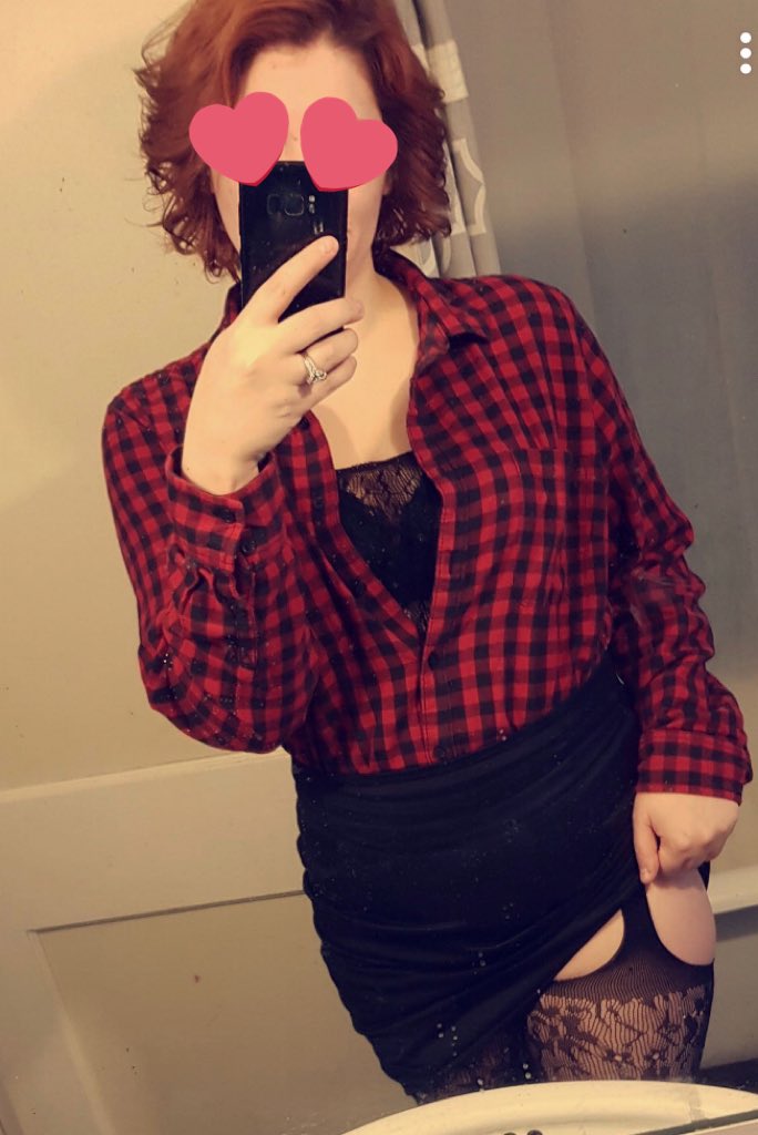 je_darcy's tweet photo. Flannel weather is here!!! Can’t wait to dress up my flannel. -🌻 https://t.co/nzwgTOXWTj