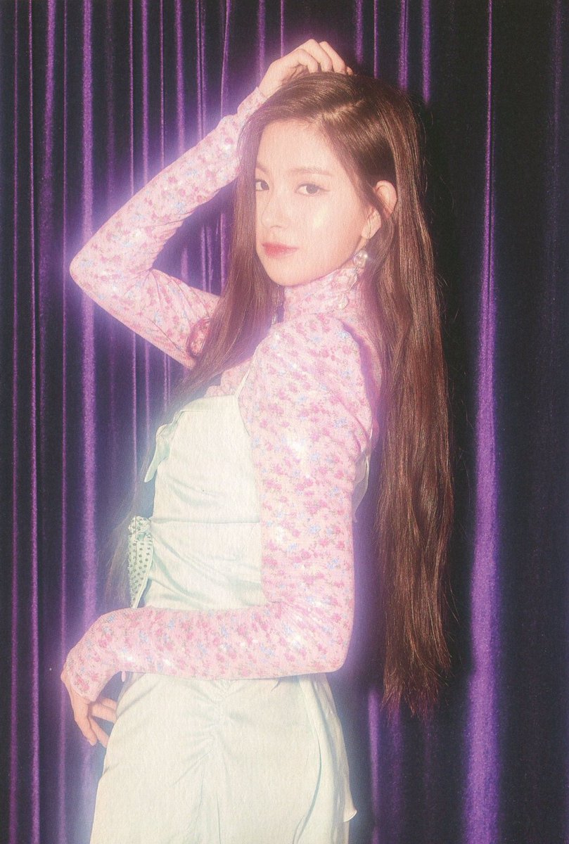 streampsycho's tweet photo. @eubabie @EVERGLOW_twt yiren’s my bias since day 1, her charisma and stage presence is literally out of this room and i want the best for her 🥺 https://t.co/5jIcPo6tQl