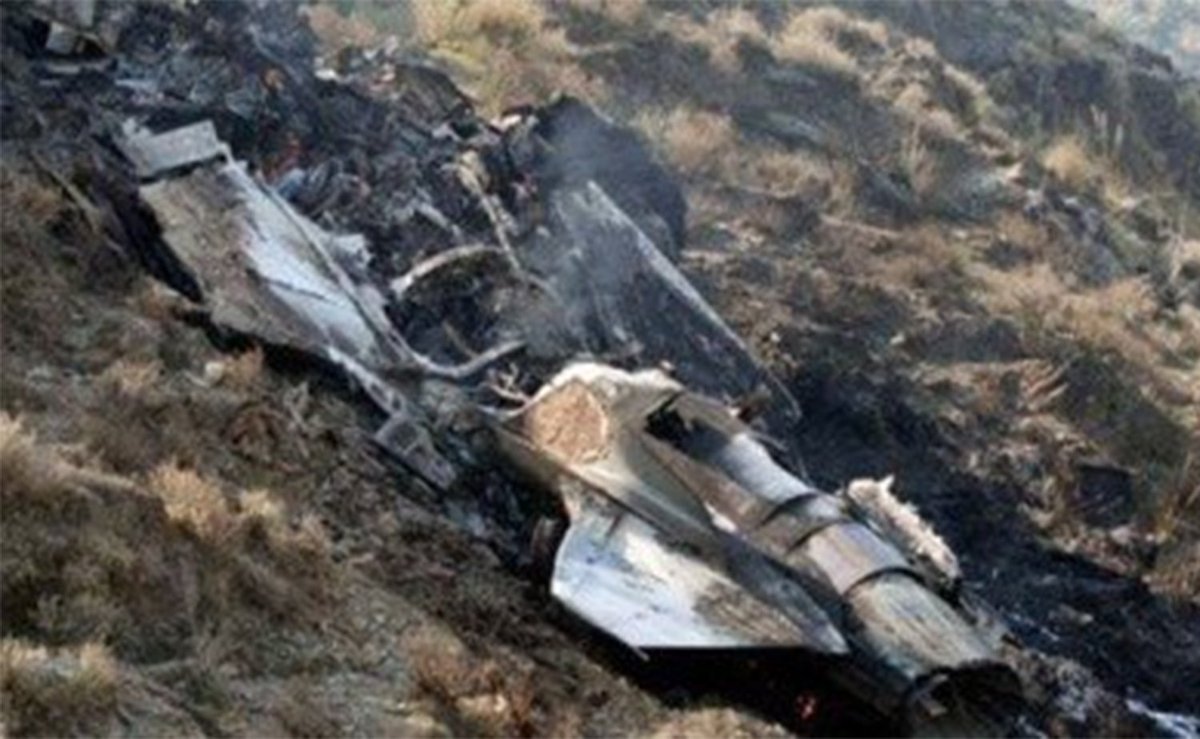 VnsLive's tweet photo. PAF aircraft crashes in Attock, pilot ejects safely

#aircraft #crash #PAF #PAFaircraft #PakistanLatest #PakistanNews #PIAcrash https://t.co/xaplcx58hB https://t.co/cKSDVLpPIp