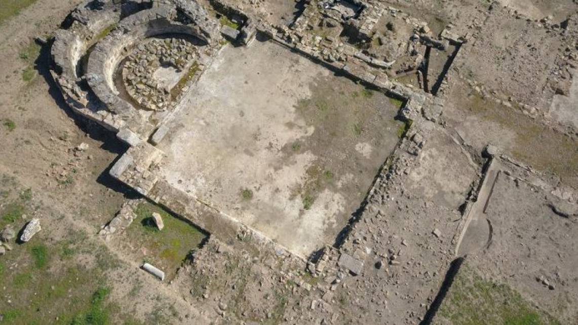 mujeressaeculum's tweet photo. Comprender el fin de las villae romanas de Hispania, implica conocer qué ocurre también en Lusitania. Para ello, en el #octubrearqueologico de @unidelmar en #Yecla nos acompañará el profesor André Carneiro de la @UEvora. Sabes que te esperamos: https://t.co/maAJmI6geD https://t.co/1NrAdQMdle