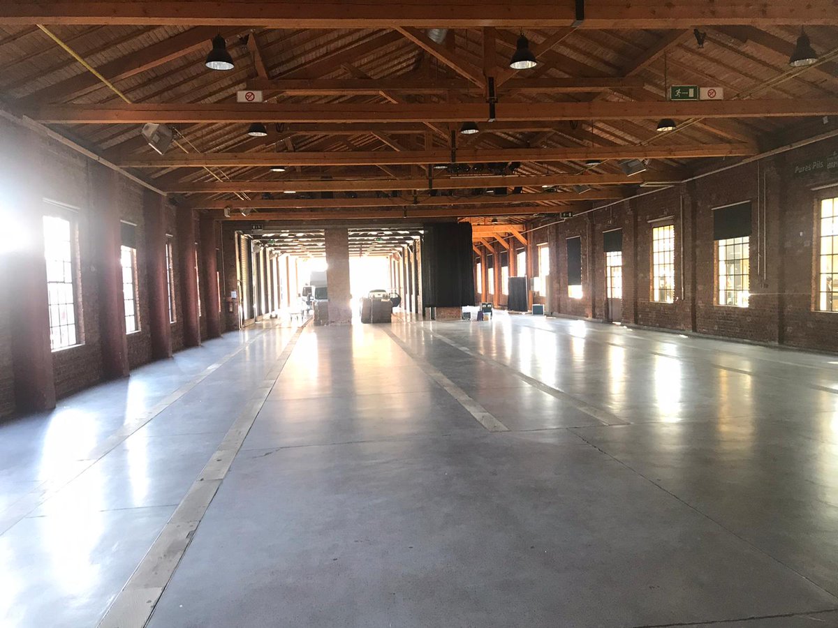 Lanaramasaar's tweet photo. Noch ist die Halle leer...
Die Spannung steigt... https://t.co/jkWIfdDyfX