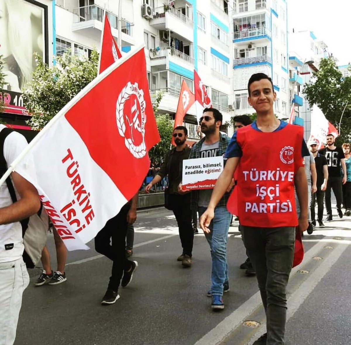 tipgenelmerkez's tweet photo. Edirne Uzunköprü ilçe yönetim kurulu üyemiz Enes Keskin bu sabah Antalya’da sosyal medya paylaşımları gerekçe gösterilerek gözaltına alındı. Hukuk dışı iddialarla gözaltına alınan yoldaşımız derhal serbest bırakılsın! https://t.co/1B4UKuwrUS