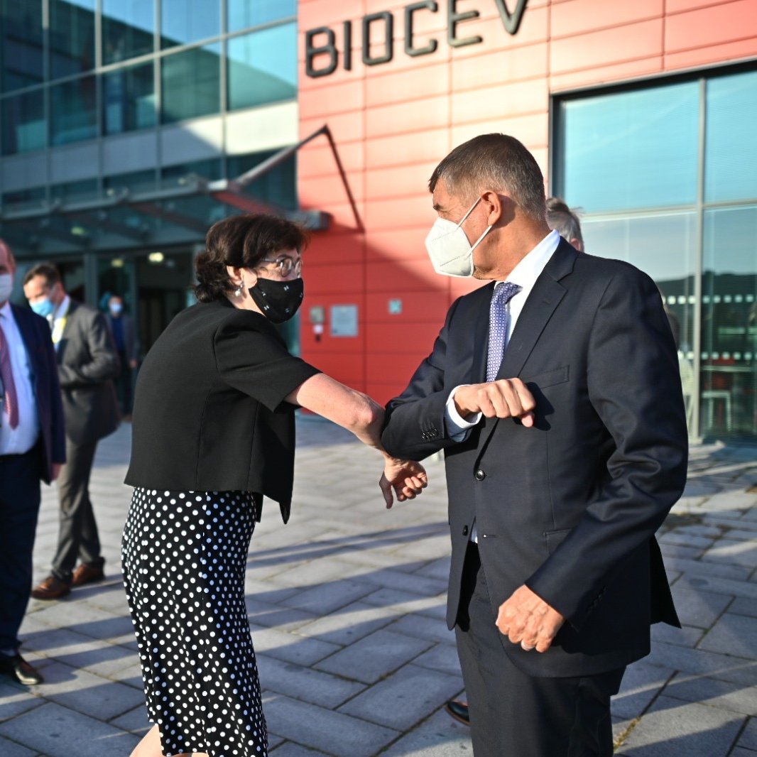 AndrejBabis's tweet photo. Česká republika má vědce na špičkové úrovni, dnes jsem se o tom zase přesvědčil. @BIOCEV_science je společný projekt šesti ústavů @Akademie_ved_CR a dvou fakult @UniKarlova. https://t.co/6patHEY5Yl