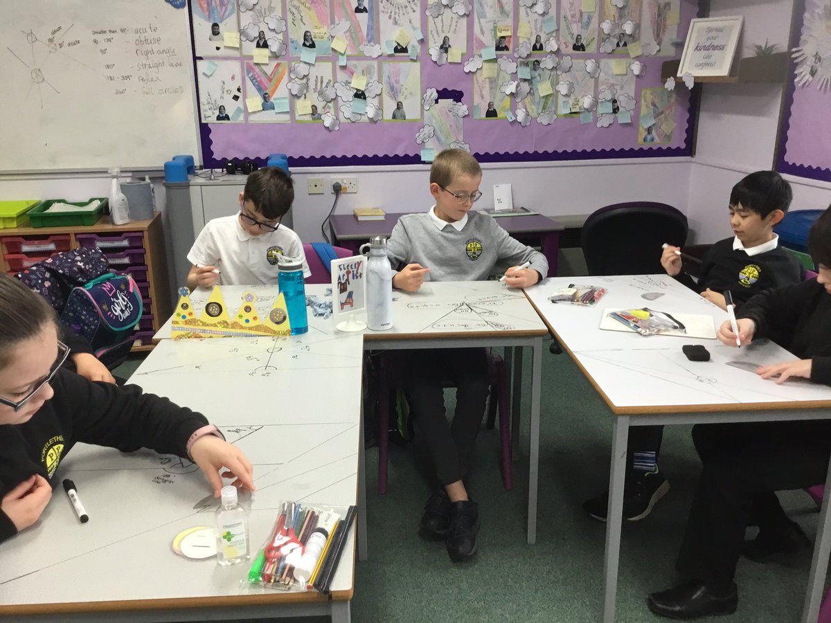 Portyschool's tweet image. P6/7CR measured and labelled the angles they found on their tables this morning. They are definitely getting more confident in using a protractor. #measuringangles
