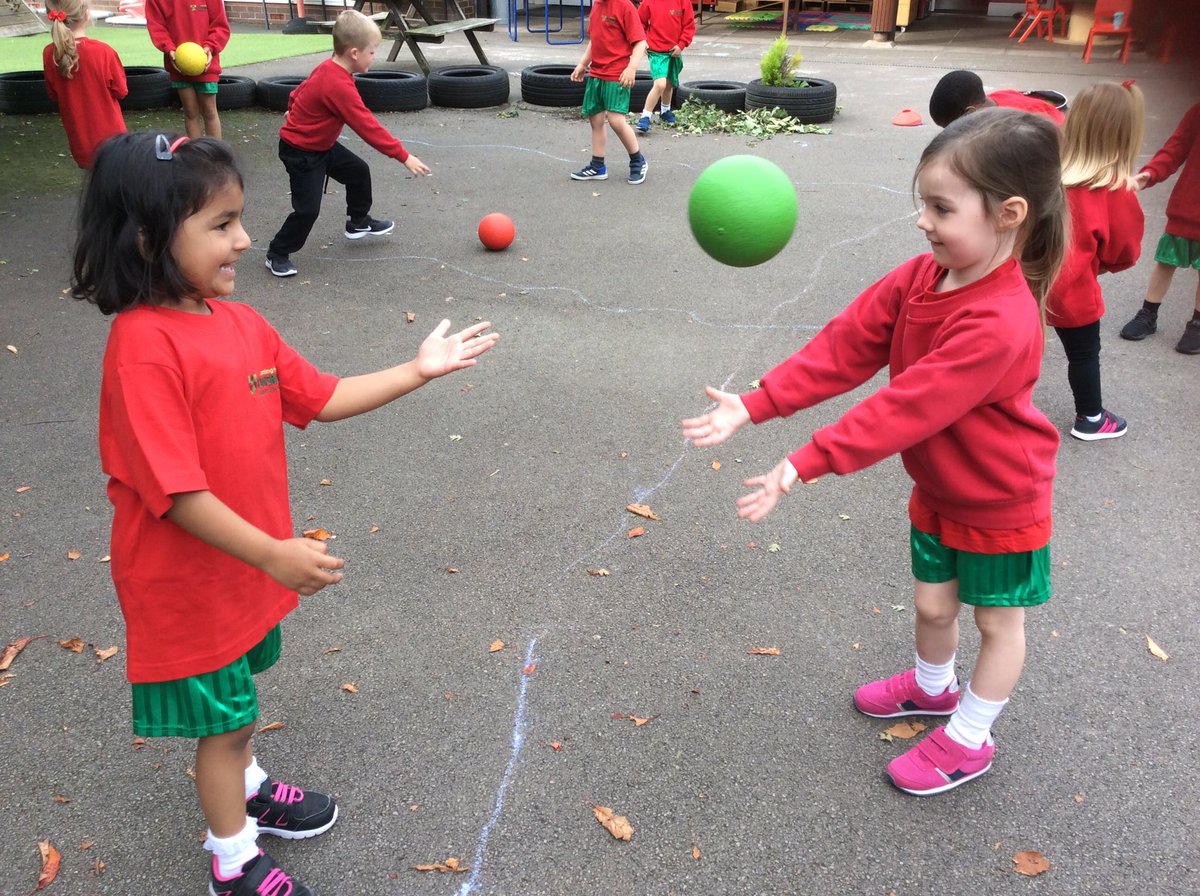 Cloverlea1917's tweet photo. Reception were very good practicing our catching and throwing with @jbdodgeball. We also did some super listening so we could steal the cone! https://t.co/HYAf7owlob