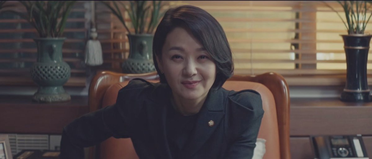 sonyeoljin's tweet photo. as much as i hate her for being obnoxious, she’s really that smartass who plays really well the game of politics. politics is dirty; but that’s just how it works. just go back to the police and be a loving wife to yangchon pls. 🤧 #DS60 https://t.co/OkZSnXnBP7