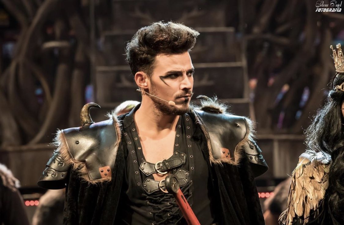 angelcapelCFO's tweet photo. Amigos!! Desde este próximo sábado podéis volver a ver a Ángel en el teatro imperial de PortAventura. En la segunda imagen tenéis los horarios e info sobre el aforo 😉 https://t.co/M7dfg8UoQF