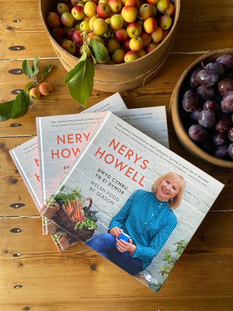 howel_food's tweet photo. Ar gael yn siopau llyfrau lleol o heddi mlaen! Diolch ⁦@1GarethWynJones⁩ am y rhagair 👍🏻 Welsh Food by Season available in your local book shops or ⁦direct from ⁦@YLolfa⁩ . https://t.co/6jycwMmeCY