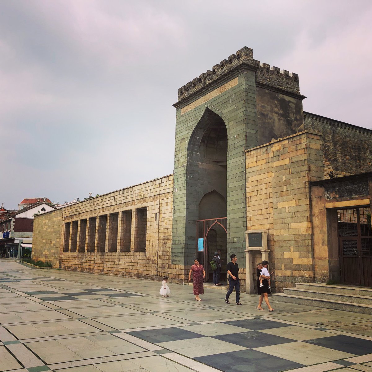 First up: Quanzhou’s Muslims, who today still live in scattered towns. The extent mosque dates to 11th c. Reputedly as early as 618 Mohammed’s disciples came evangelising to the port. A Tang shrine encloses their hill tombs, and extensive Arabic epigraphy has been found. 2/11
