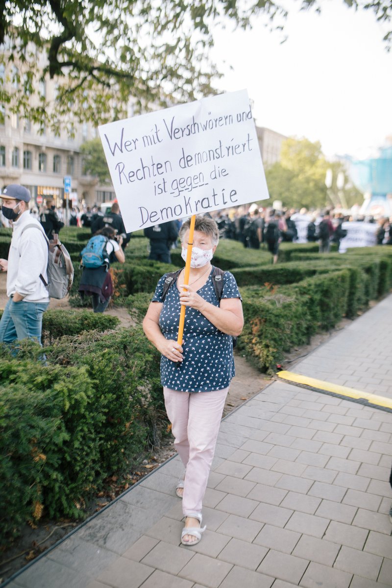 mic_tra's tweet photo. Impressionen von den verschiedenen Protesten gegen #Hygienedemo in #Hannover #h1209: https://t.co/Y6BC01UCvH https://t.co/NIQQ6m8vwh