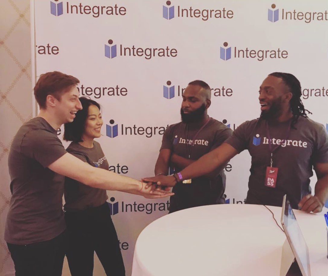 Integrate tweet media