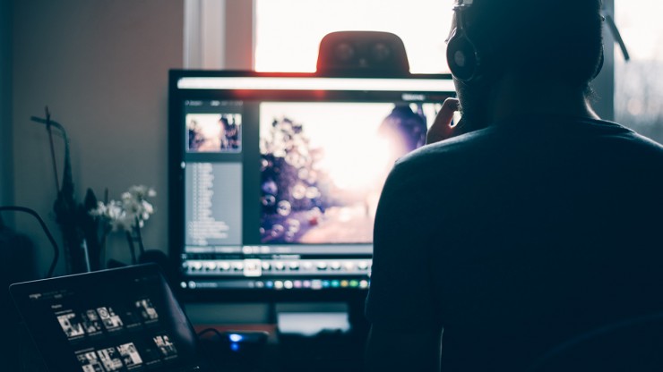 PHiveUK's tweet image. Experienced #AvidEditor required for an immediate start until early Nov for a #Documentary series about #China.
Must have specialist factual experience &amp;amp; previous #Discovery credits are a bonus. Edit location is in #Salford, but remote is an option production-hive.co.uk/current/avid-e…