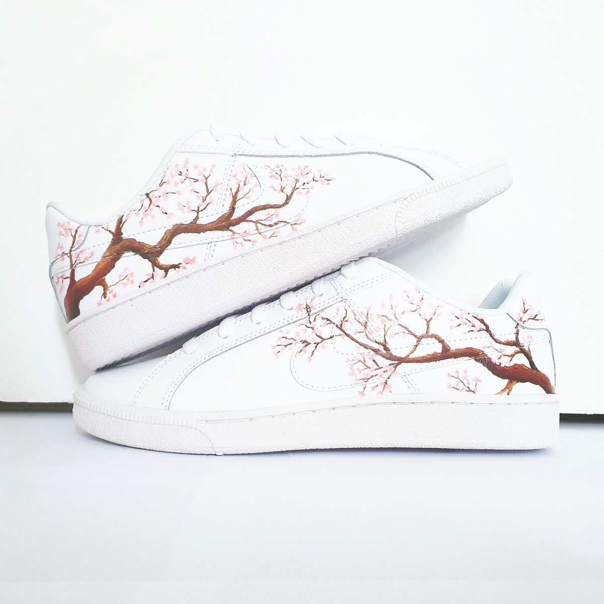 YourSneakers_fr's tweet photo. Court Royale - Cerisier japonais
#sneakers #sneakerscustom #customsneakers #yoursneakers #paint #shoescustom #nike #nikeairforceone #courtroyale #drawing #custombasket #airforceonecustom #custom #baskets #cerisier #cerisierjaponais #fleur #fleurdeceriser #flower #arbre #nature https://t.co/QOZaxDTFGX