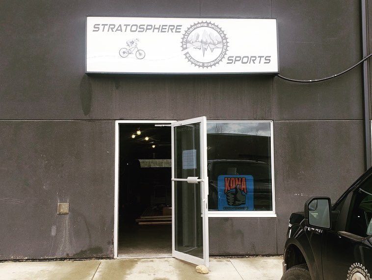 BlackstoneSport's tweet photo. We travel from Voorhees to Fort McMurray on Day 12 of our #DailyMachines Comingโ in hot we have Stratosphere Sports! Burtons been a great customer of our family for quite awhile so weโre happy about this upgrade! Do you want the advantage? Visit
https://t.co/A4btb8D2ND https://t.co/Y5ndlBPrC6
