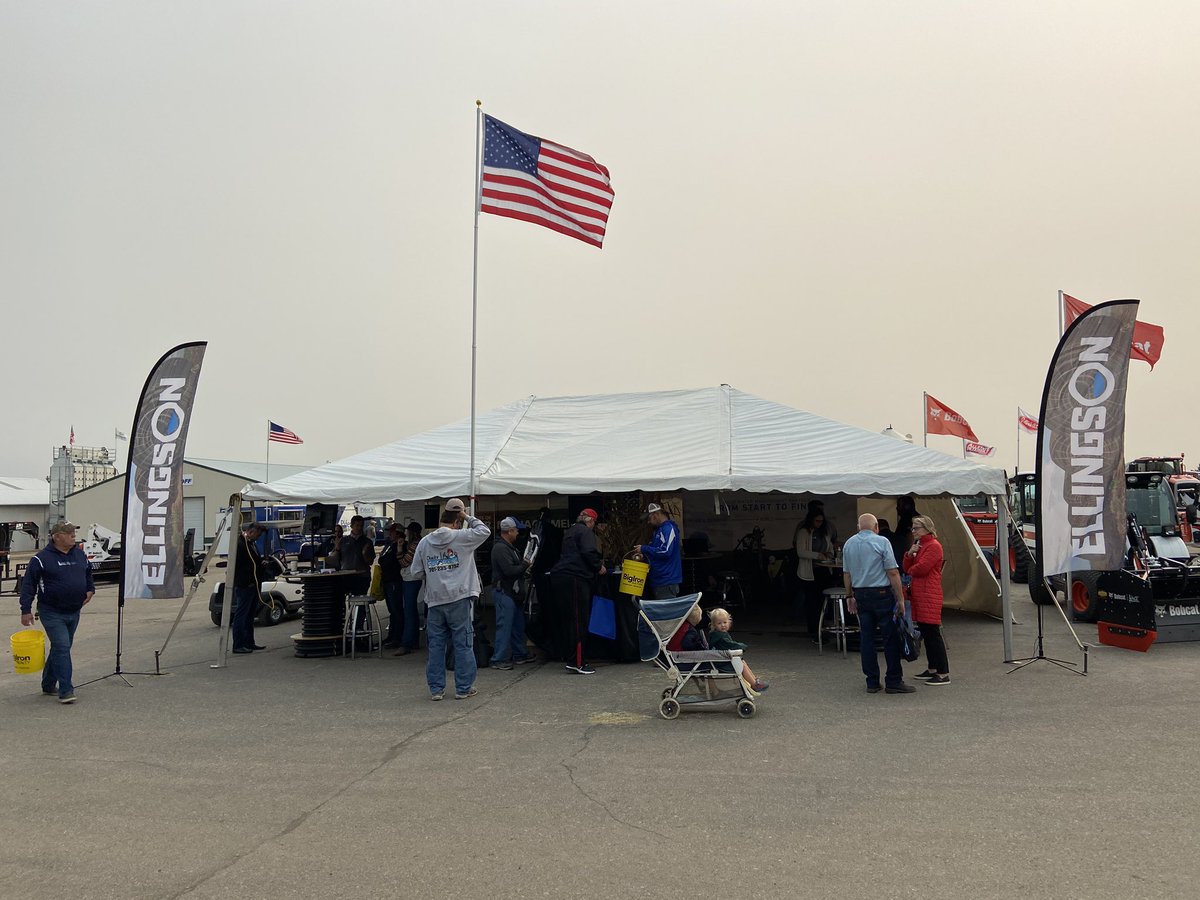Busy at the <a href="/EllingsonCo/">Ellingson</a> booth #1050 out in front of the Schollander pavilion this morning! <a href="/BigIronFarmShow/">Big Iron Farm Show</a> starting to pick up #agwatermanagment