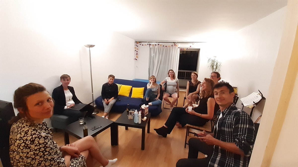 footeuses's tweet photo. 😎Jeudi dernier c'était l'AG de rentrée des Footeuses d'Ambiance : bilan de l'année dernière, cadeau pour le coach, raviolis, et grandes décisions pour la nouvelle année étaient au programme !

#footeuses #assembléegénérale #footballféminin https://t.co/2ydIEcO6bK