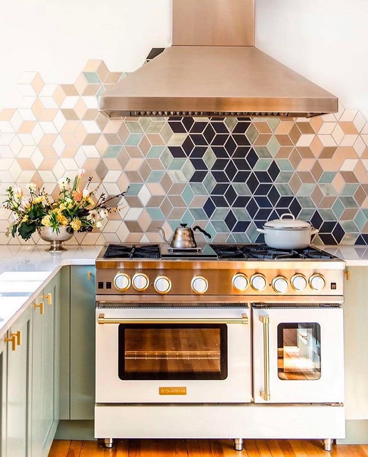 Gharpedia's tweet photo. How stunning is this backsplash? What do you think of this kitchen? ๐คฉ
By yitzisells.tomsriver - https://t.co/Tq3mBZ1ShT
#gharpedia #backsplash #backsplashtile #kitchensofinstagram #kitchensofinsta #rangehood #stovetop #kitchenrange #kitchenisland https://t.co/G7IZvw4iPJ