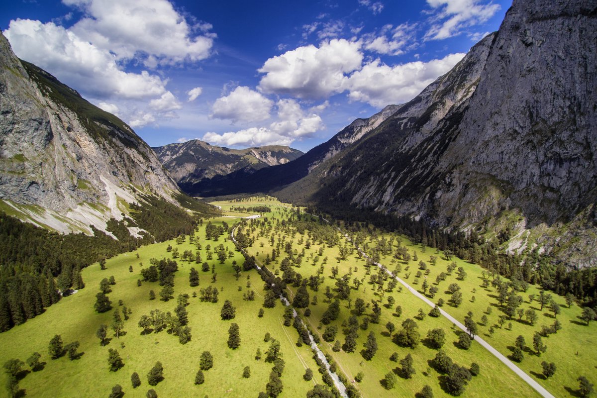 MtnPress's tweet photo. RT @InnsbruckTVB: Okay ... there are worse views than that 😄
#myinnsbruck #karwendel #naturpark #spirit #tyrol #feelaustria #highup #thisview #austria #visittyrol #nature #landscape #view #mustsee #innsbruck #hiking #beautiful #stunning https://t.co/dIha6sMQOl