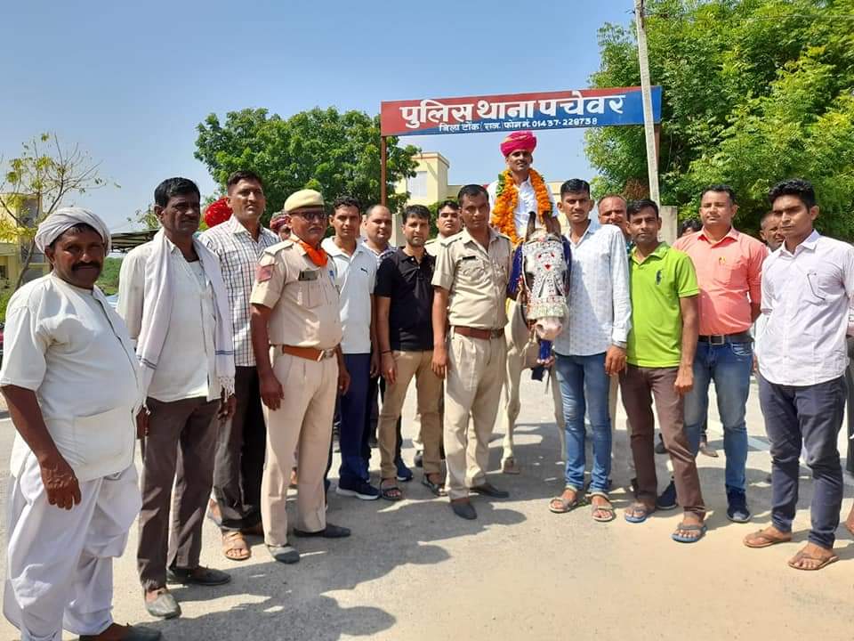 crazy_cop_'s tweet photo. धन्यवाद टीम पुलिस थाना पचेवर।।
नव पदस्थापन के लिए र���ानगी।।👏👏 https://t.co/THRkYSUOon
