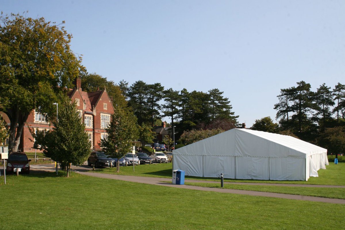 Symonds_College's tweet photo. Wonderful to see students back on campus this week, enjoying this balmy autumn weather! #autumnsun #happystudents #pscstudents #sixthformstudents #backoncampus #backtocollege https://t.co/QWF2HJag1s
