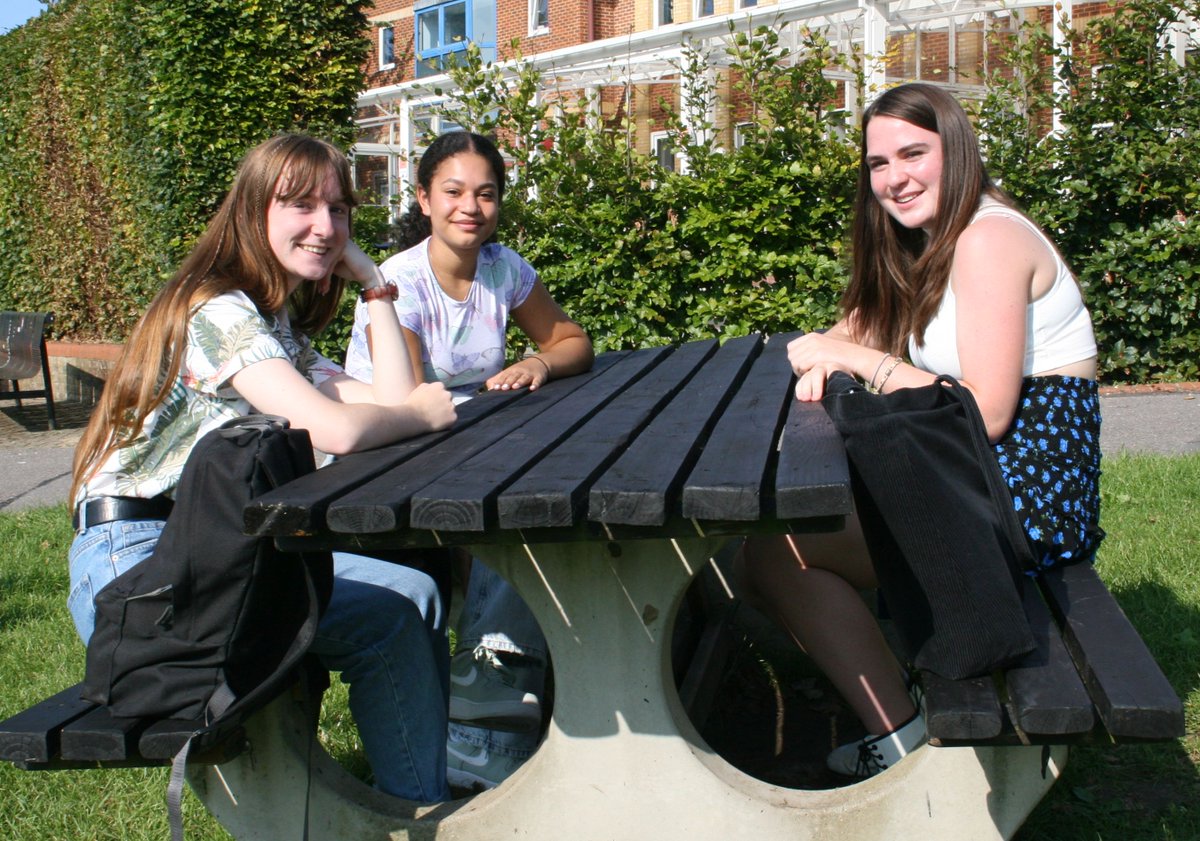Symonds_College's tweet photo. Wonderful to see students back on campus this week, enjoying this balmy autumn weather! #autumnsun #happystudents #pscstudents #sixthformstudents #backoncampus #backtocollege https://t.co/QWF2HJag1s