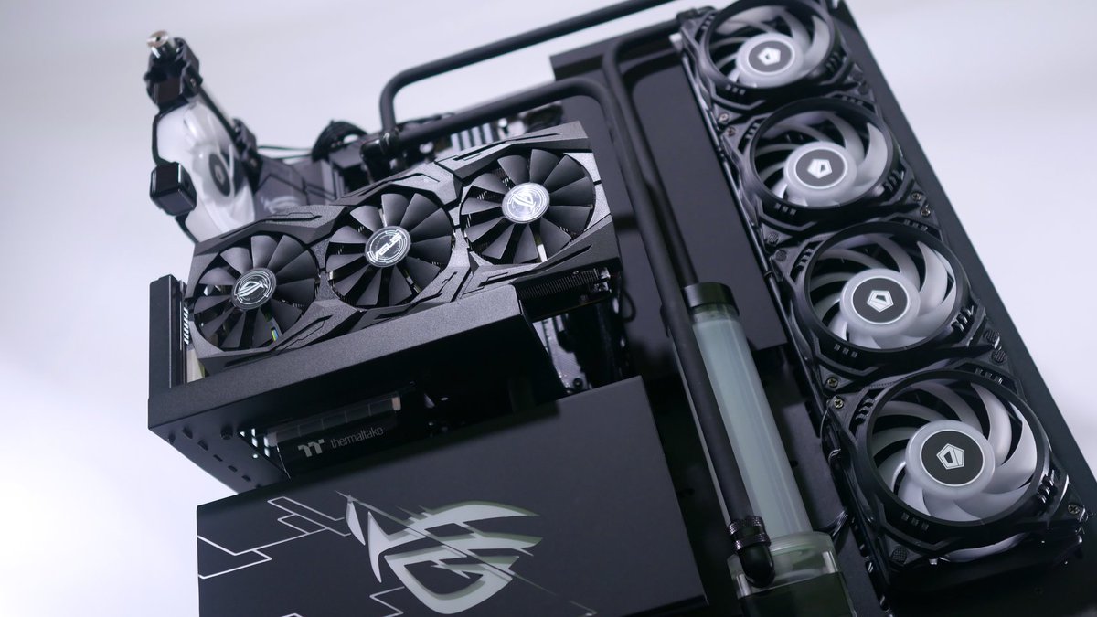 Thermaltake_fr's tweet photo. Élégance du noir et blanc 🖤
#Thermaltake #CoreP5
Un build signé @samcaworks https://t.co/ze41MmJWzs