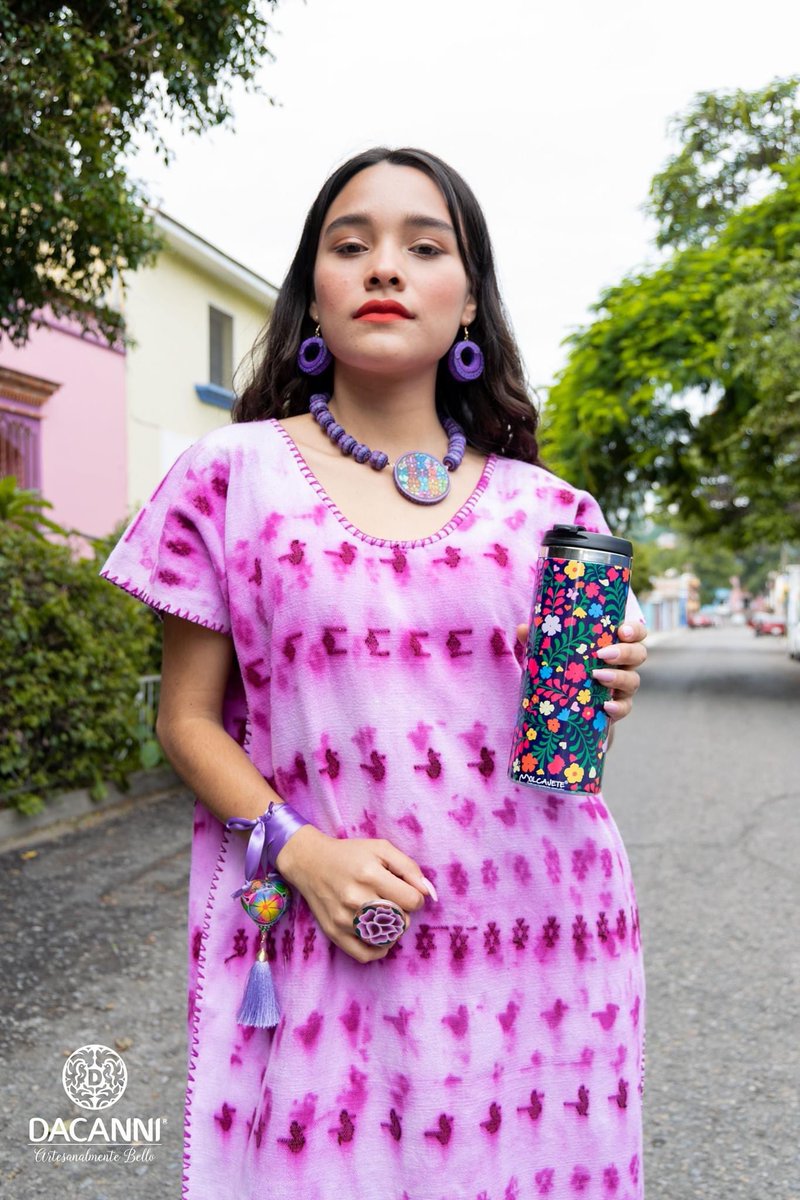 dacanni's tweet photo. Manifiéstate con un RT si te enamoraste de este huipil con teñido de grácil púrpura 💜

#artesanalmentebello #oaxaca #madeinmexico #bordadoartesanal #dacanni #etnomoda #compralocal #compramexicano https://t.co/T2VNZSq8p2