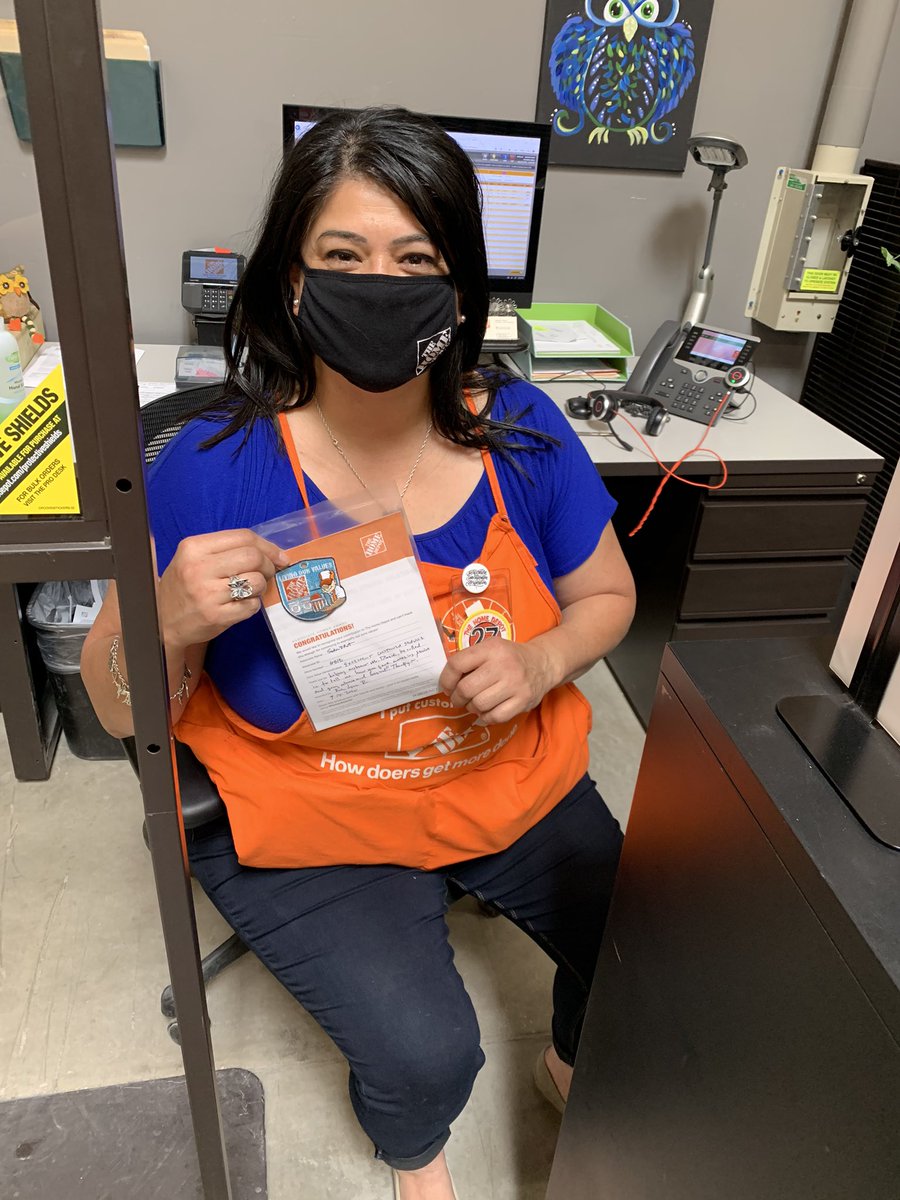 txrosalynn06's tweet photo. Had a great 5 minute call from a customer telling me what amazing customer service he received from our COS Sandra!! I am very proud of Sandra and lucky to have her on my team! Keep up the good work #powerofthegulf @KendraDyeHD6818 @Roel6818DS @6818Thd @Marcos_THD @bsb823 https://t.co/VqFTNBDgvb