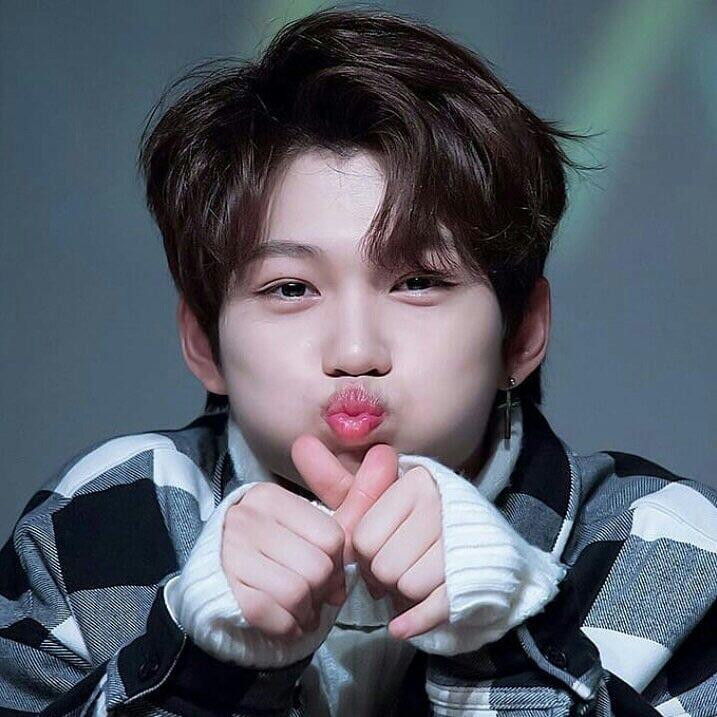 Blacknew15's tweet photo. HAPPY BIRTHDAY FELIX! I LOVE YOU SO MUCH YOU CUTIE.💜💜💜💜
#HappyBirthdayFelixStrayKids 
@Stray_Kids https://t.co/1tm6d0KiRp