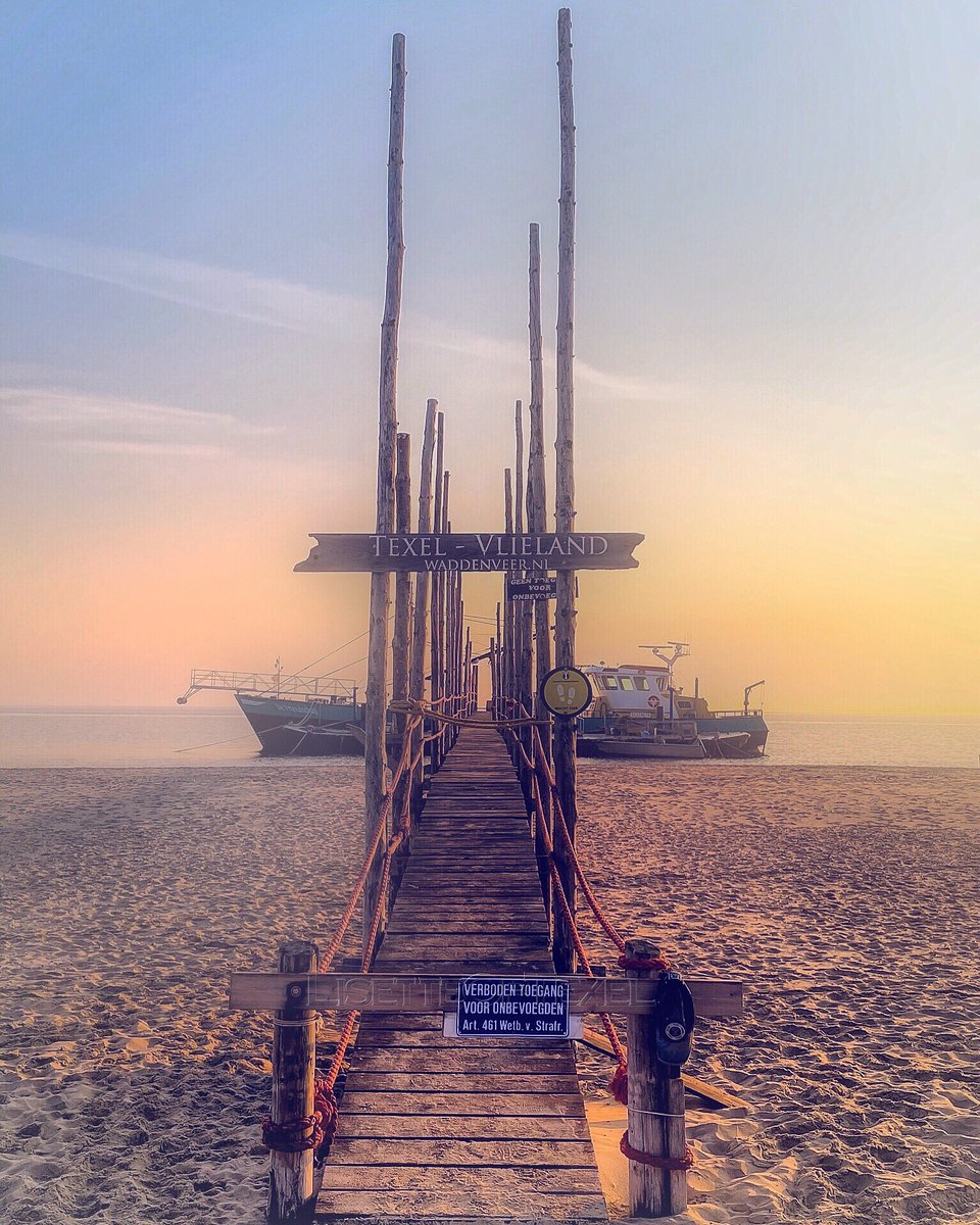 LisetteOpTexel's tweet photo. Mist aan zee vanmorgen!
Ik heb genoten 🥰✨
Zo kunnen jullie ook een beetje meegenieten!
Misty morning at #Texel island
#FogWhisperers @weeronline
#fog #vlieland @vvvvlieland @helgavanleur #deVriendschap #sunrise #zomsopkomst @VisitWadden https://t.co/xjQ5FhNR6T