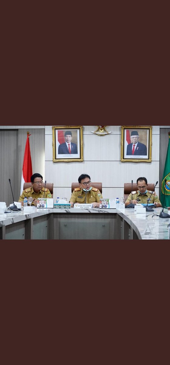 balecokok's tweet photo. @DISKOMINFOSS @hermanderu1967 @PerchaDeru @ach_rizwan Kok lupa pakek masker https://t.co/m6EcuKnAx8