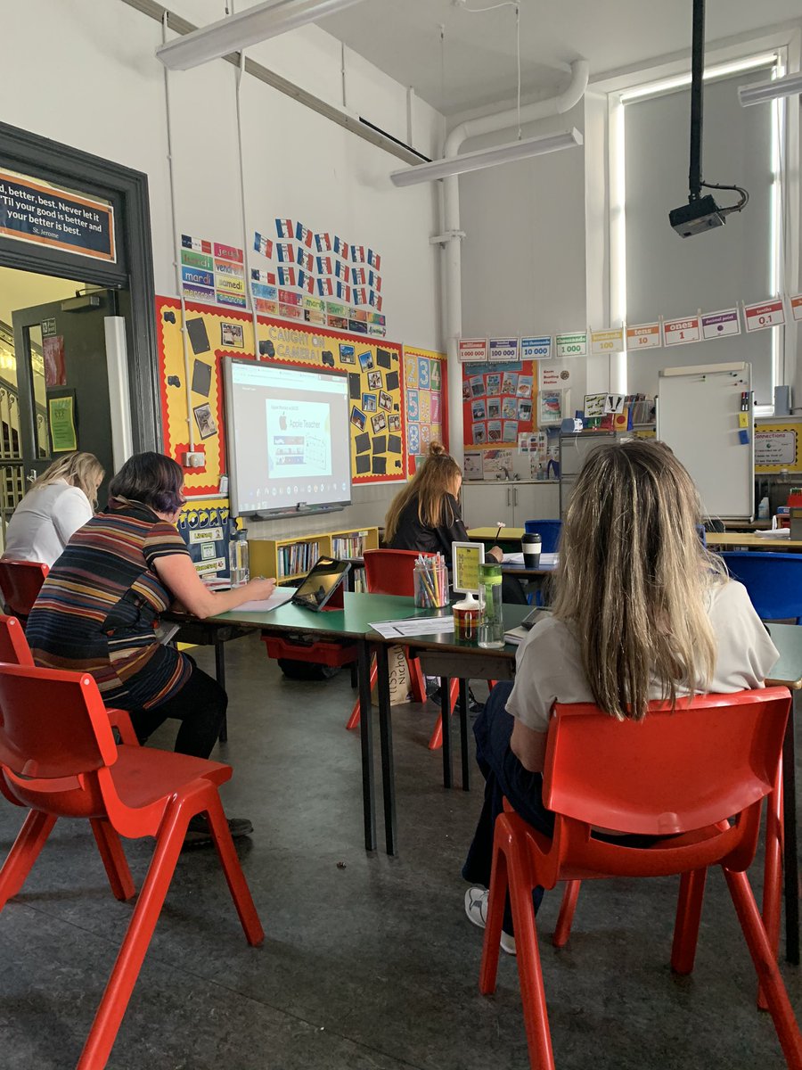 Great to see 12 staff volunteering to come along to engage with the Digital Professional Learning Launch. Looking forward to moving forward on our digital journey this session 📱👏 @ibroxPS @DL_for_All #teamibrox #digitaldifference