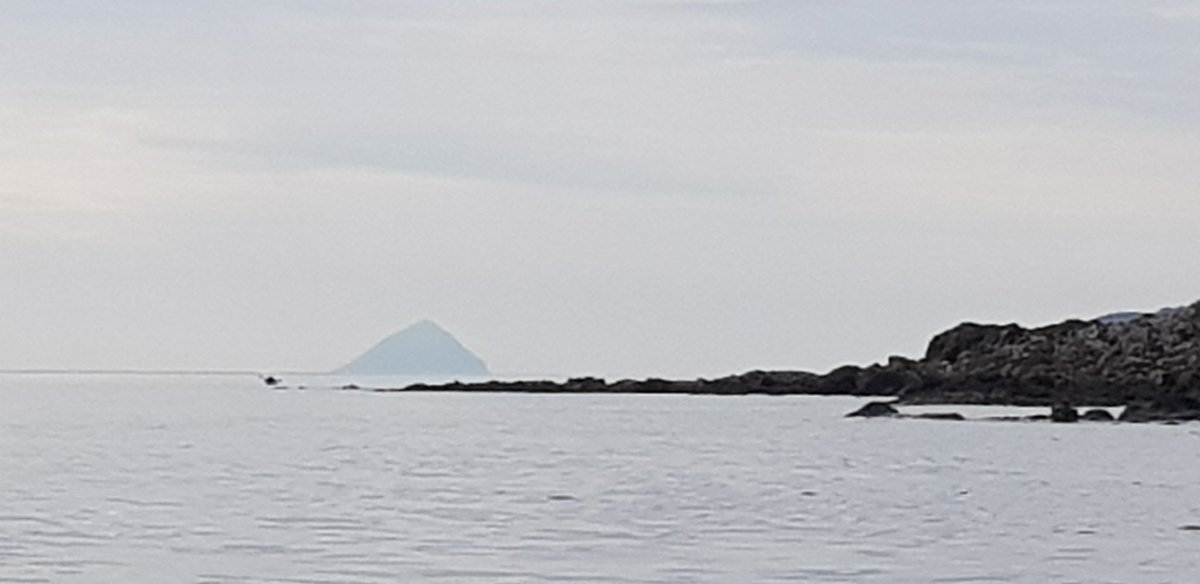 lepicks5's tweet photo. Fantastic solo paddle round The Holy Isle in perfect conditions today, lovely clear waters and so peaceful. 🛶🌊💙@VisitArran @@VisitScotland #ScotlandIsNow #kayakingfundays https://t.co/sckD0UCEhg