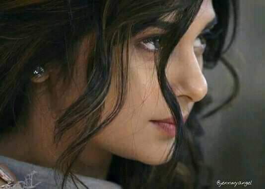 1_vinii1's tweet photo. ٽيون پهر!!❤

رات جو ٽيون پهر مُنهنجن کُليل اکين جي آڳنڌ ۾ ترسيل آهي، ٻُڌ! اکين ڪِناري ويٺل نِنڊ جي پَريءَ رُساڻو رُڳو مون سان ڪيو آهي؟ يا تو سان به ڪِٿي ناراض آ؟
مُنهنجا نيڻ جلاوطن ۽ رُوح بيقرار آهي جنهن کي تنهنجون مِرگهه جهڙيون اَکڙيون ئي پريت جو ريج ڏئي اَمرتا بخشي سگهن ٿيون. https://t.co/cWgHH7WAAN