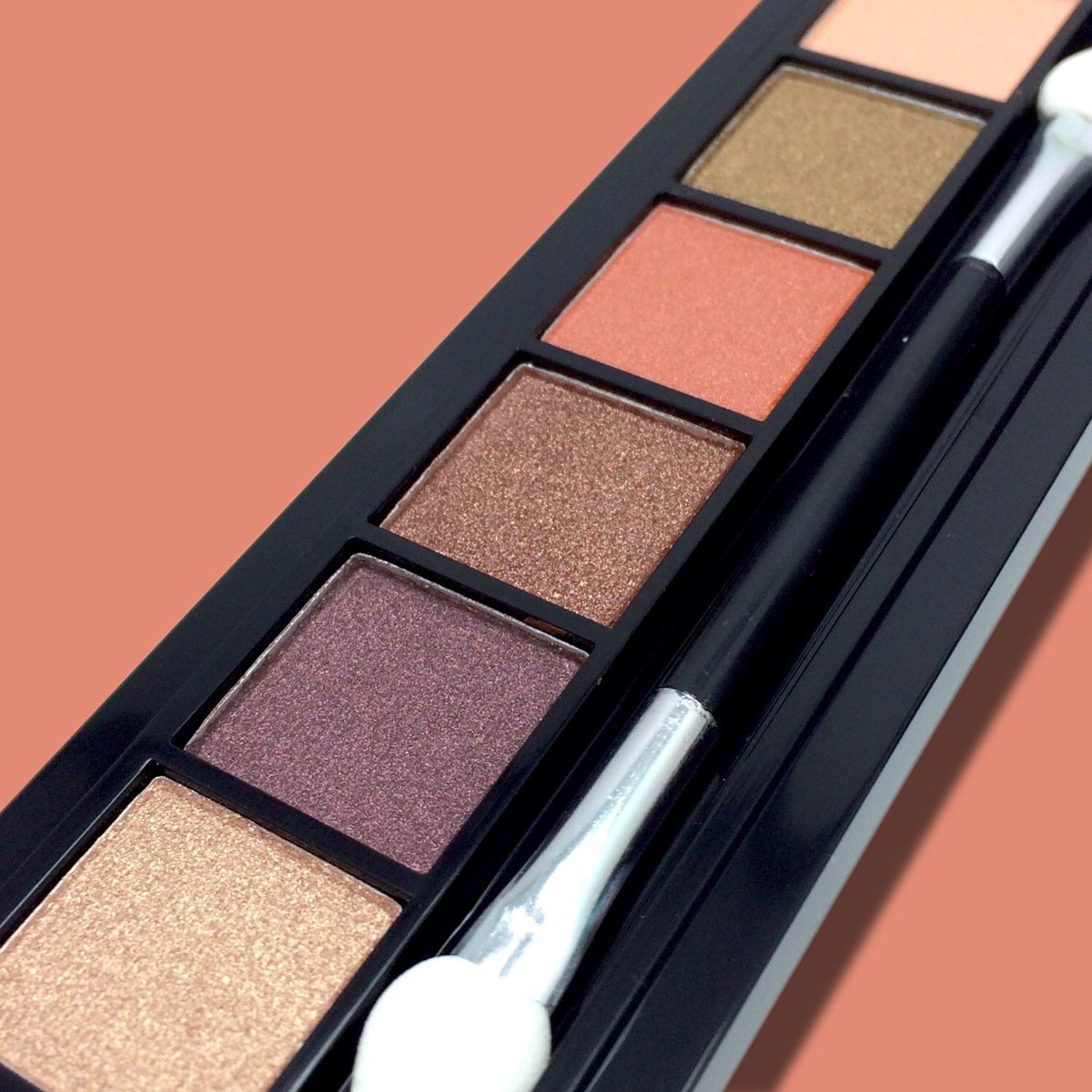 Preparate para el otoño 🍁 con esta mini paleta de sombras perfecta para la temporada 🍂 

📷 Colorful Shimmer Eyeshadow Palette

bettinacosmetics.com/product/shimme…

#Bettina #BettinaCosmetics #makeup #cosmetics #makeuppalette #makeupkit #eyeshadows #fallcolors