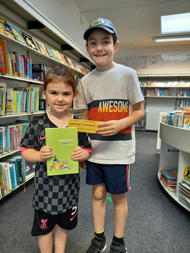OffalyLibraries's tweet photo. Eamon and Keelin Kenny have just found the 7th Golden Ticket in Edenderry Library.  Congrats guys!
@LibrariesIre #RoaldDahlDay https://t.co/I49b2J97OM