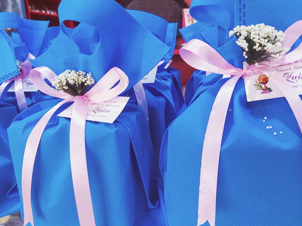regalosclase's tweet photo. ✨ Si hay algo que nos caracteriza en #RegalosClase 🎁 es el #packaging. Los #detalles para eventos y celebraciones son siempre gratos pero no hay duda de que la primera impresión 👀 es lo que cuenta.

𝗘𝗹 𝗲𝗾𝘂𝗶𝗽𝗼 𝗱𝗲 𝗥𝗲𝗴𝗮𝗹𝗼𝘀 𝗖𝗹𝗮𝘀𝗲 ⭐

#Regalos #CLASE #VegaBaja https://t.co/ITxuuCDuep